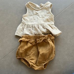 SOLD EUC Quincy Mae Baby Neutral Girl Two-Piece Set
